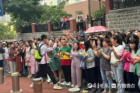 青岛中考语文考试结束，作文考的是"续写未来生活"图片