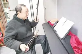 老有所乐 | 漯河七旬老人勤学不辍！图片