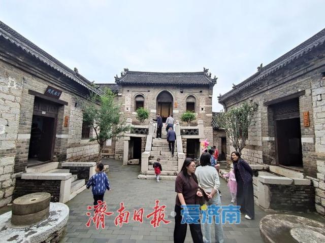 一年四季 泉在济南丨非遗+多元演艺！“中国传统古村”澜头村国庆热度拉满