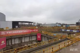 南京长江大桥旁又一过江隧道双线贯通图片