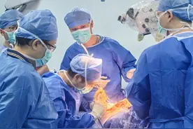 不明原因视力下降，或是脑瘤发出的“警报”！图片