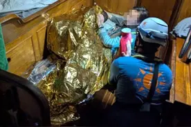 突尼斯偷渡难民船倾覆，11岁女孩地中海漂流三天或成唯一幸存者图片