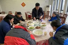 新春走基层｜跨越500公里的重逢，这个团圆年他们等了十多年图片