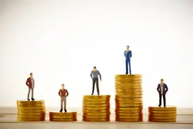 消失的“打工皇帝”：总裁年薪1亿变月薪1万，跟投让地产人贴钱打工图片