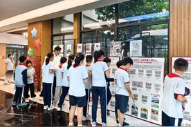 见证方寸间的壮丽山河，小学校园里举办了一场钱币展图片