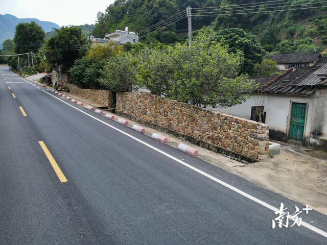 划出“10米清拆线”，整治走心更走实丨擦亮城市“窗口” 力争进“门”见美③