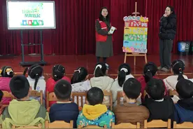 社区打造沉浸式课堂 萌娃化身“垃圾分类小先锋“图片