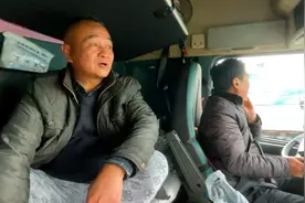一年能绕地球八圈，这群司机“托”起国际纺都｜跟着货车司机看中国图片