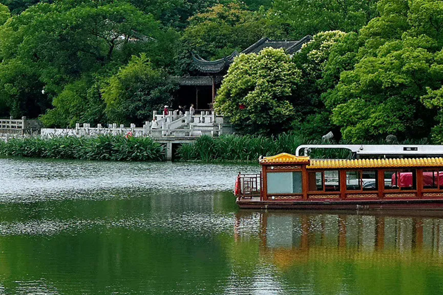 新同学，请留步！一起在秦淮解锁青春新玩法→