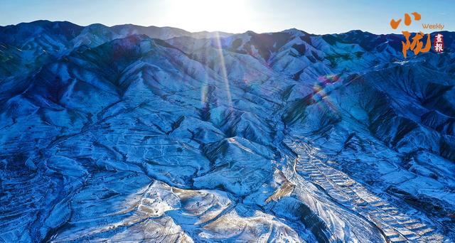 一幅铺展的山水墨韵