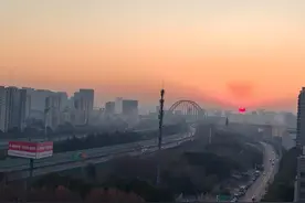 云南“红色太阳”引猜测 气象专家解释图片