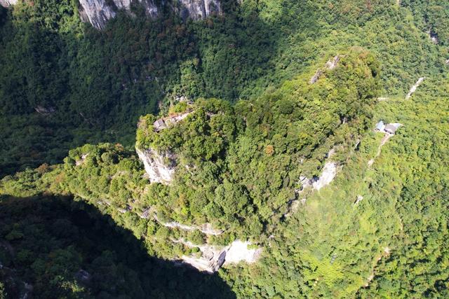 徒步油杉河、露营崔苏坝，再赴奢香古镇的彝家之约……跟着小编解锁秋游大方新方式