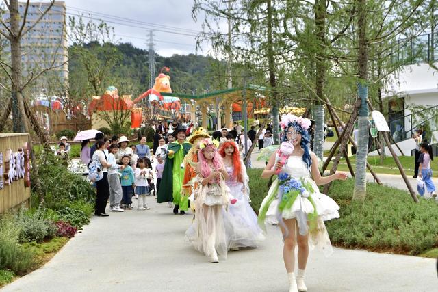 开业4天迎客近1.7万人观山湖“幻花样young”成为市民近郊游热门地