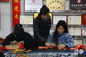 全国民族团结进步模范个人丨杨美：“指尖芭蕾”绣出幸福之花图片