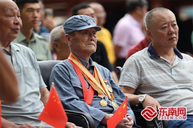 百岁老兵看阅兵直呼祖国强大了