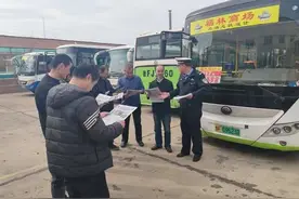 招远交警走进公交公司开展“春季安全”专题宣传活动图片