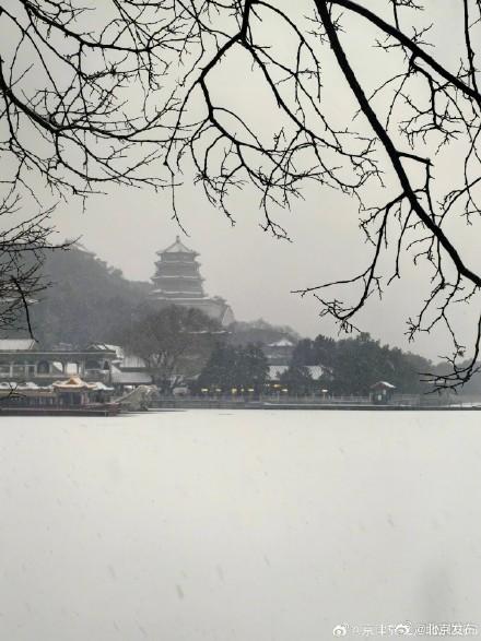 北京初雪把颐和园泼成水墨长卷