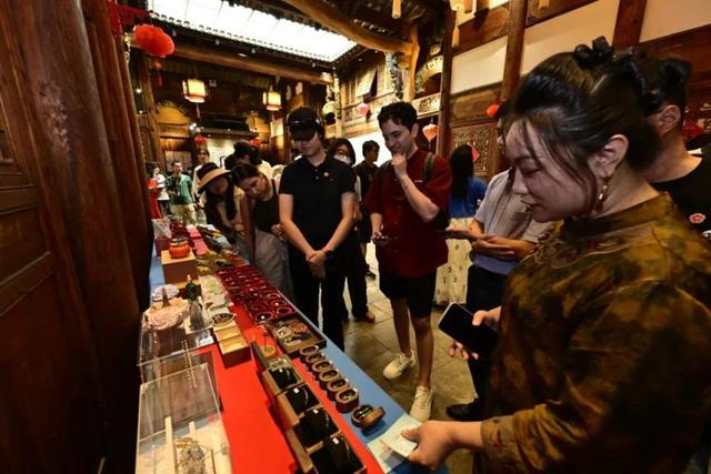 中外网络达人深度打卡副中心！艺术馆、美食、咖啡…看了都想去