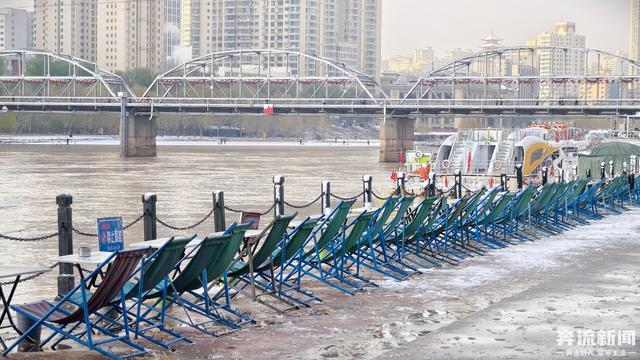 图集丨兰州邂逅今冬首场浪漫雪景