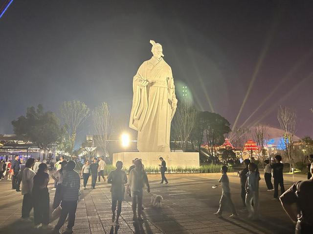 怀化“双节”旅游火出圈，假期前五天累计接待客流达121.73万人次
