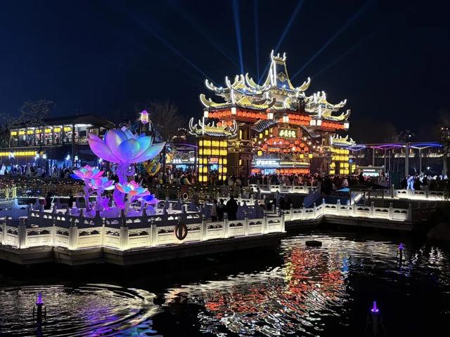 “来开封不是看风景，是真的走进了另一个世界”