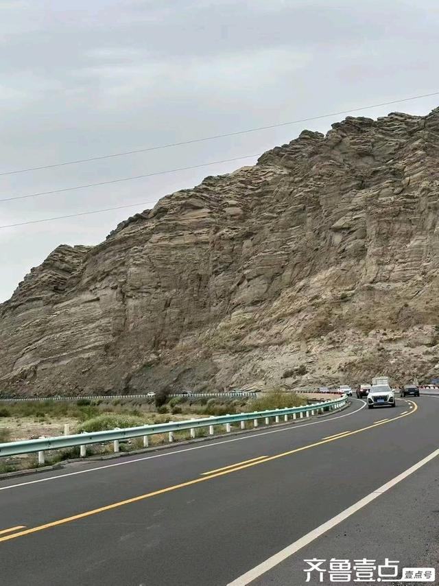 穿越连接新疆南北的独库公路