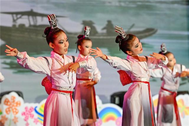 中俄蒙哈万里茶道青少年旅游夏令营开营