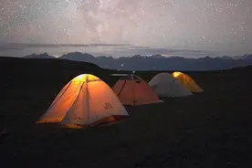 6万余年到访一次的彗星12日最接近地球！网友组队去川西“追星”图片