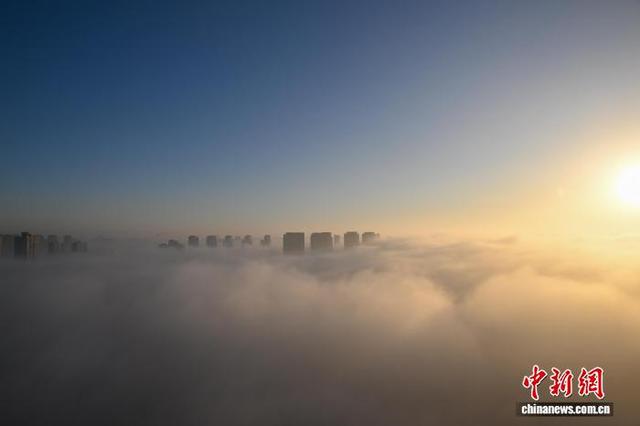 沈阳：城市在云雾里