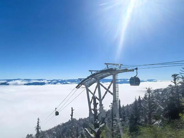 【冬季暖阳 凉山不凉】99元承包螺髻山的冰雪自由！你拉我，你拉我去玩雪啊~