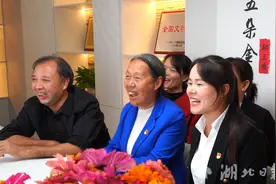 英山县温泉镇“五朵金花”助农直播 激活乡村振兴新活力图片