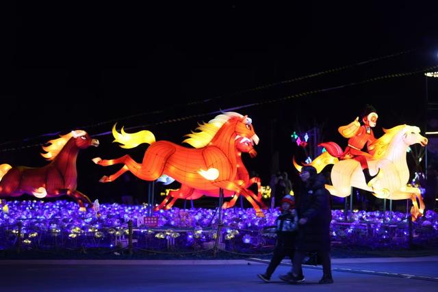 北京世园“天宫灯会”正式开幕，持续至3月8日