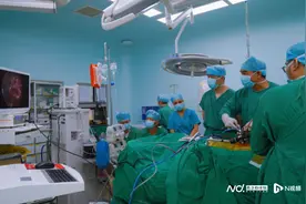腰腿疼痛、走路困难要警惕椎管狭窄，一次微创手术解除顽疾图片