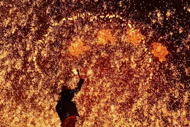 跨年整活！19.9畅玩5小时！大型迎春灯会+跨年表演+冷焰火+打铁花+火壶+灯光秀+国风演艺...