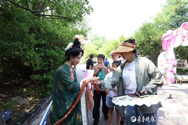 图集｜七夕“遇上”千人联谊会，定格烟台山上的“甜蜜”瞬间