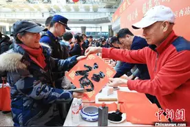“福”送旅客 中国铁路北京局多举措打造春运文化服务品牌图片