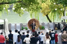这个“五一”来杭州边走边唱，这届年轻人爱上了城市松弛感图片