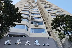 民主协商、自筹资金，上海长宁这里的居民将这栋30年老楼改造一新图片