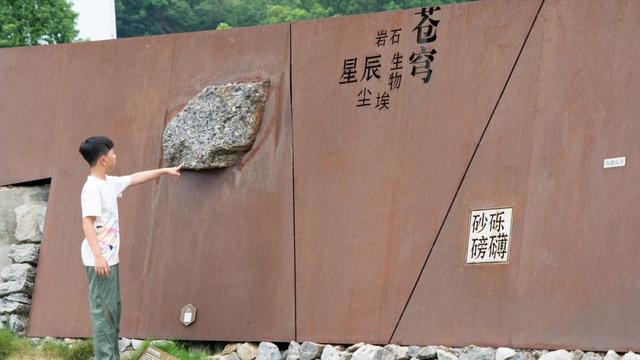 文旅新探丨穿越峡江，在G348读懂厚重“地质书”