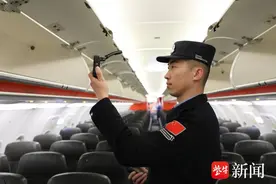 假期守护者丨无锡空港口岸民警李志昊：守护的不仅是航班，更是跨越国界的奔赴。图片