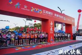 2025南通马拉松激情开跑，3万名跑友用脚步丈量江海风情图片