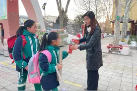 直击开学首日︱仪式满满！德城区各中小学学生迎来春季学期开学日图片