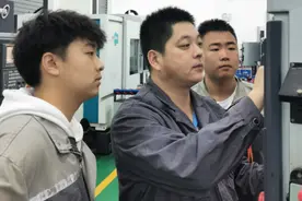 扎根职教，匠心筑梦！他是全国优秀教师王在国｜看见正能量图片