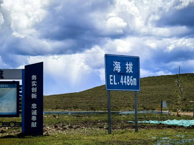 探访雅砻江柯拉一期光伏电站：云端之上的绿色奇迹