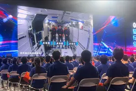 航天员桂海潮用水珠打“乒乓”，“天宫课堂”第四课今日开讲图片