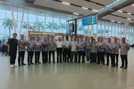 在非洲过年的烟台医生 为当地百姓解除烦“脑”图片