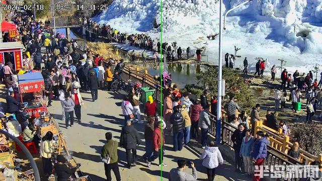 青岛故事｜9天揽客超12万人次！平度九里夼冰瀑火爆，单日迎来40多辆大巴