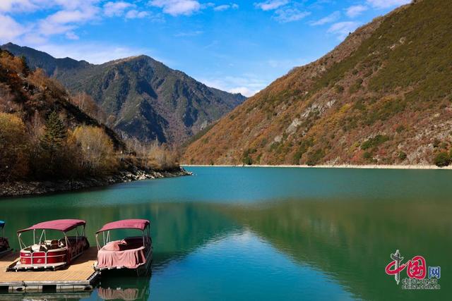 四川茂县松坪沟景区层林尽染  美景如画