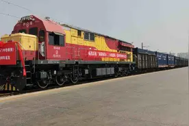 首趟“澜湄快线+”中老泰柬国际多式联运货物列车发车图片