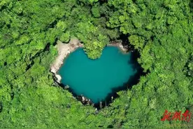 “我要跳进你心里”，8名小选手在张家界茅岩河景区天心湖上演“水花消失术”图片